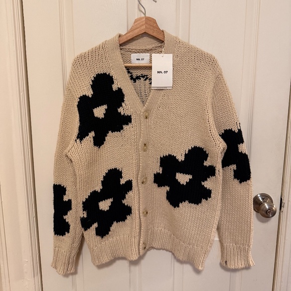 Mika 6620 Floral-Jacquard Knitted Cardigan - Picture 2 of 4